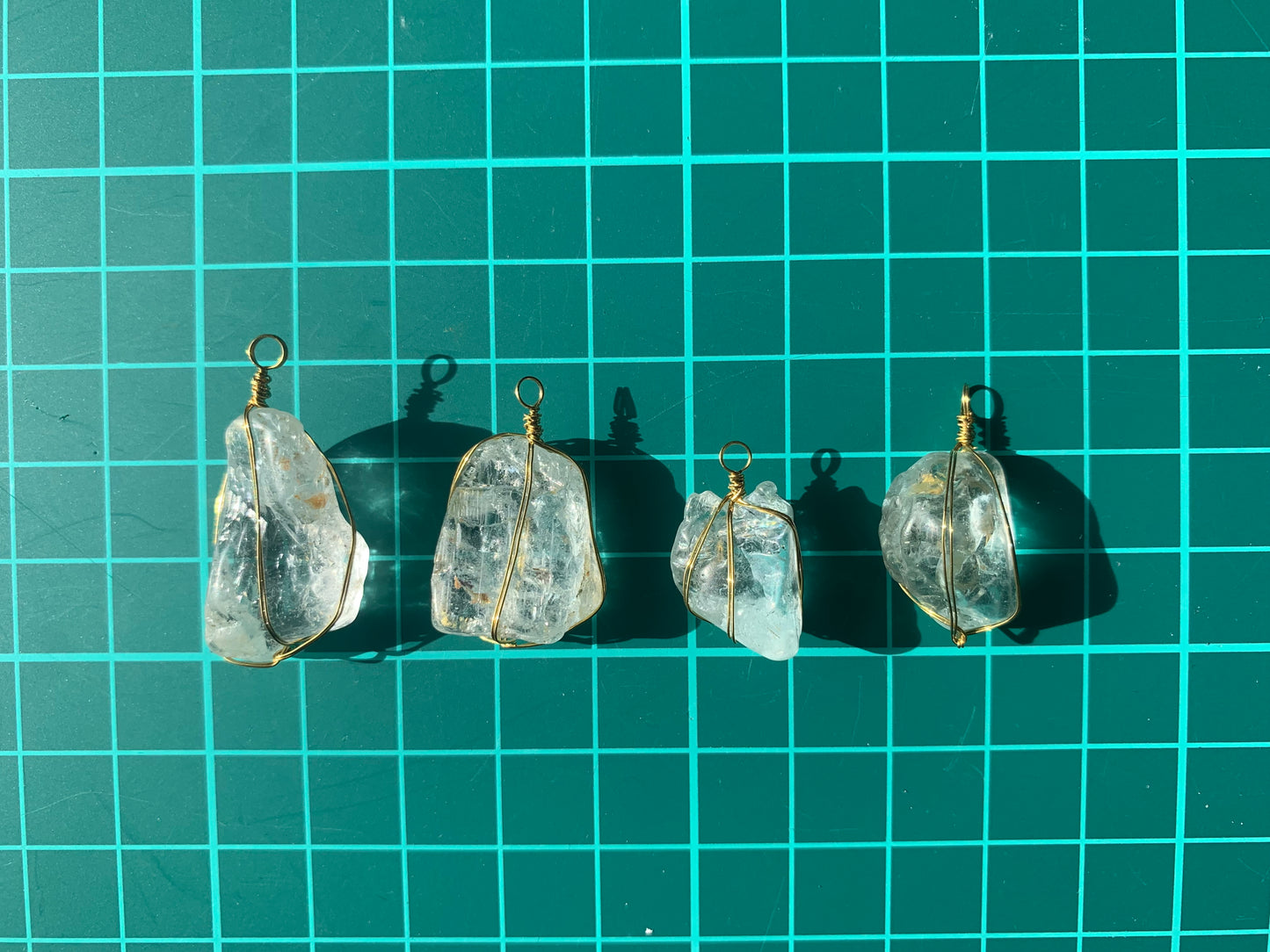 【原石パーツ】11月誕生石ブルートパーズ ゴールドワイヤー巻き 4個セット n305