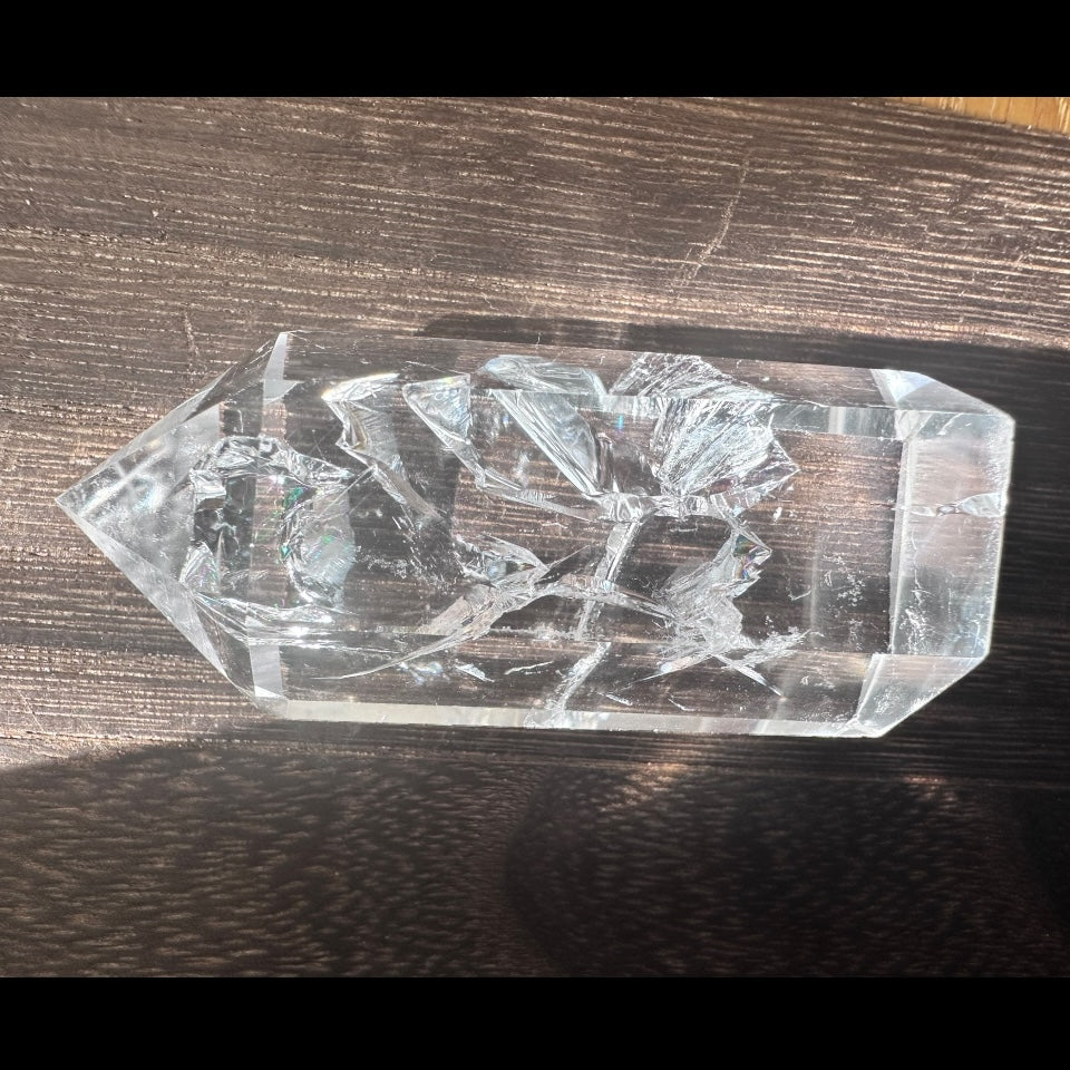 【魔女の手の中の虹】レインボー水晶 アイリスクォーツ