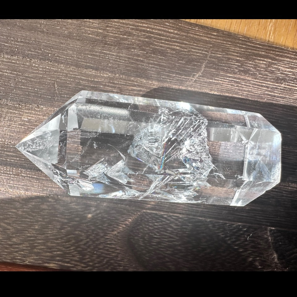 【魔女の手の中の虹】レインボー水晶 アイリスクォーツ