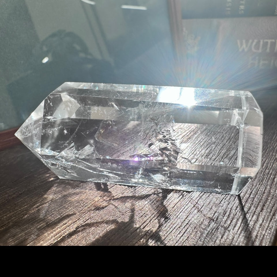 【魔女の手の中の虹】レインボー水晶 アイリスクォーツ