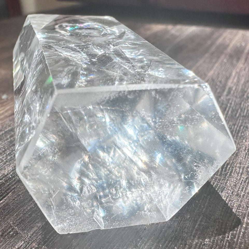 【魔女の手の中の虹】レインボー水晶 アイリスクォーツ