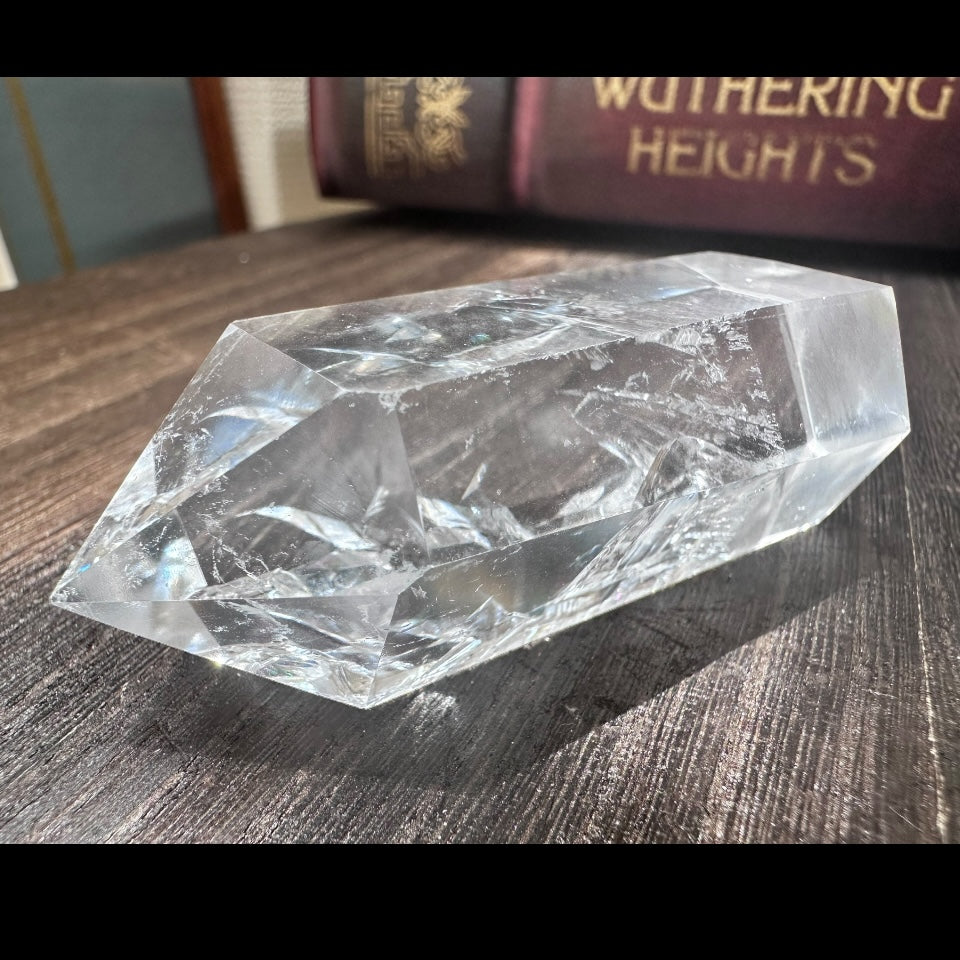 【魔女の手の中の虹】レインボー水晶 アイリスクォーツ
