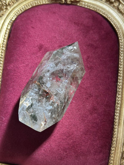 【自然の庭を閉じ込めた】虹入りガーデンクォーツ（ブラジル産）n397