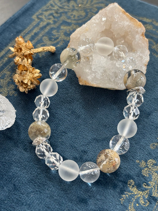 【ブレスレッド】　送料無料　「大地の癒しと浄化のエネルギーを宿す」ガーデンクォーツ＆水晶ブレスレット　n343