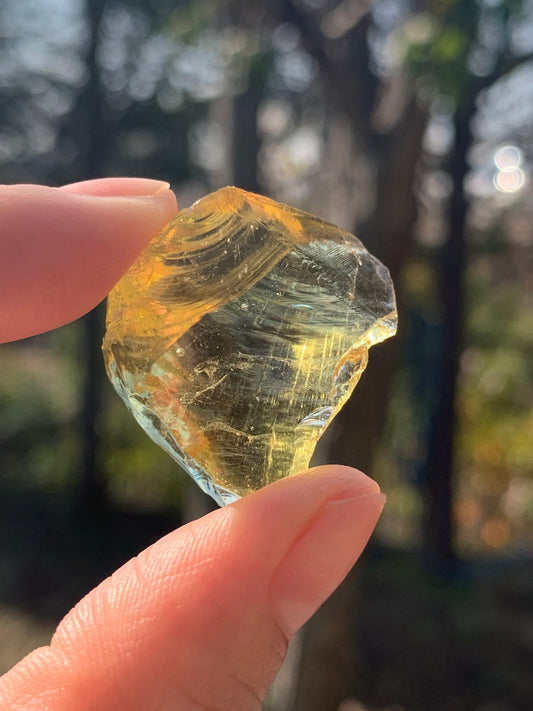 【古代レムリアの記憶を宿す石】【ネバダ州産】アンダラクリスタル　イエロー系　n313