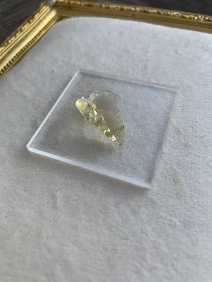 【古代レムリアの記憶を宿す石】【ネバダ州産】アンダラクリスタル　ゴールドイエロー系　n322