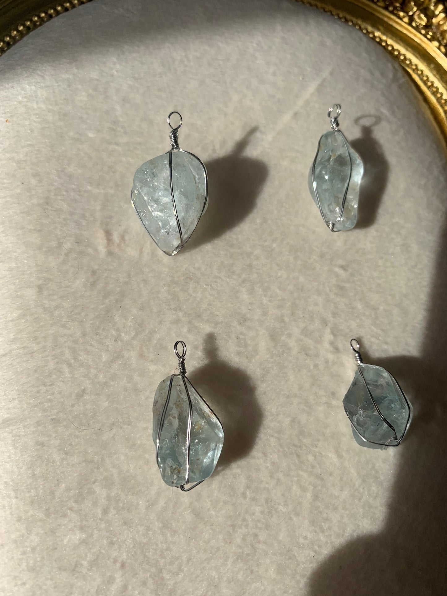 【原石パーツ】11月誕生石・ブルートパーズ　シルバーワイヤー巻き　4個セット　n306