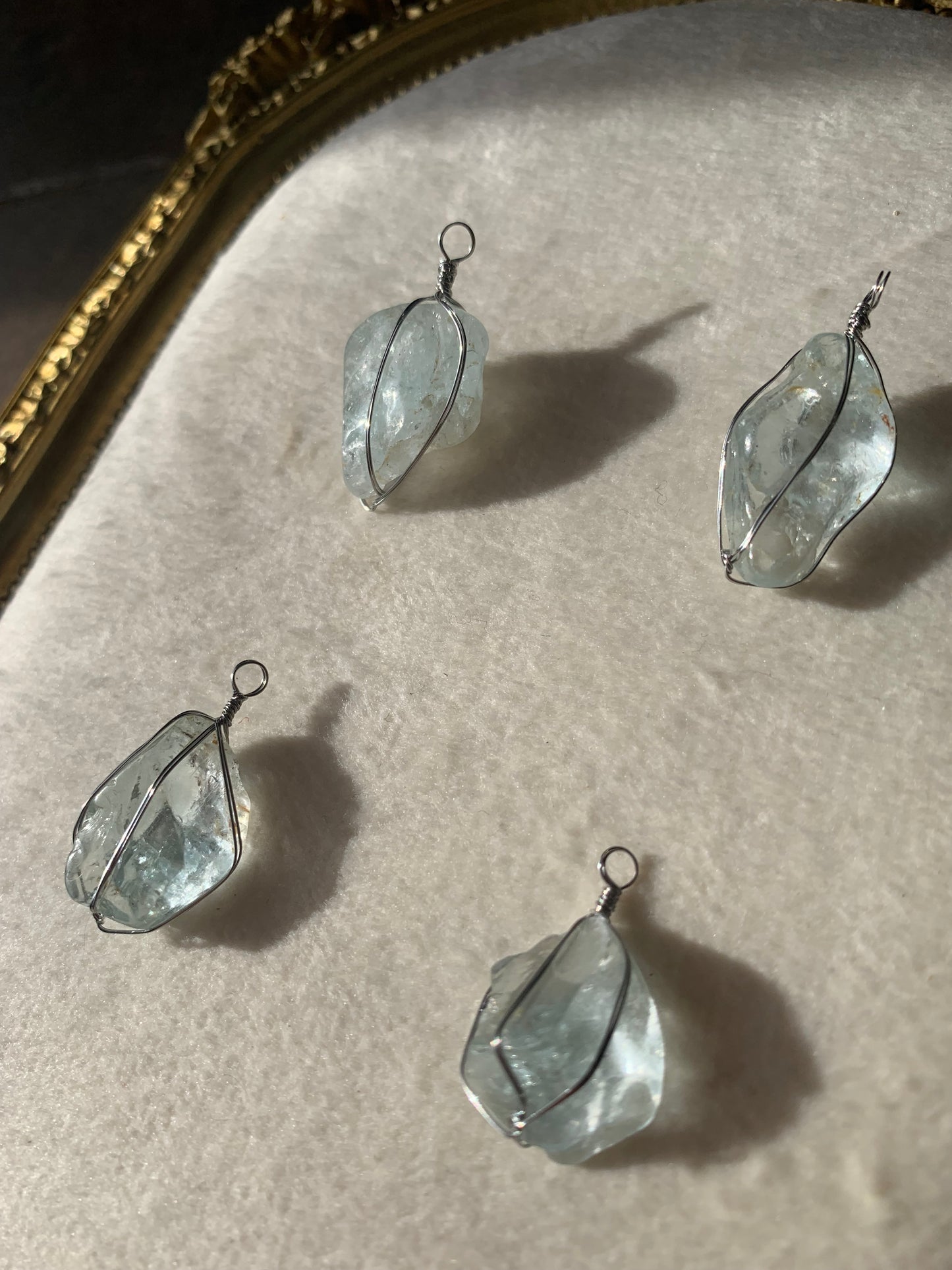 【原石パーツ】11月誕生石・ブルートパーズ　シルバーワイヤー巻き　4個セット　n306