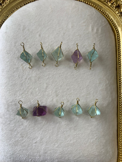 【原石パーツ】八面体フローライト　ゴールドワイヤー巻き　メガネ留（片方5個・両方5個）　10個セット　n309