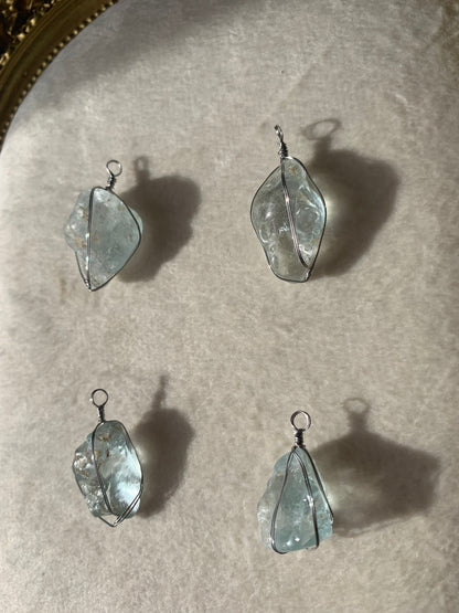 【原石パーツ】11月誕生石・ブルートパーズ　シルバーワイヤー巻き　4個セット　n306