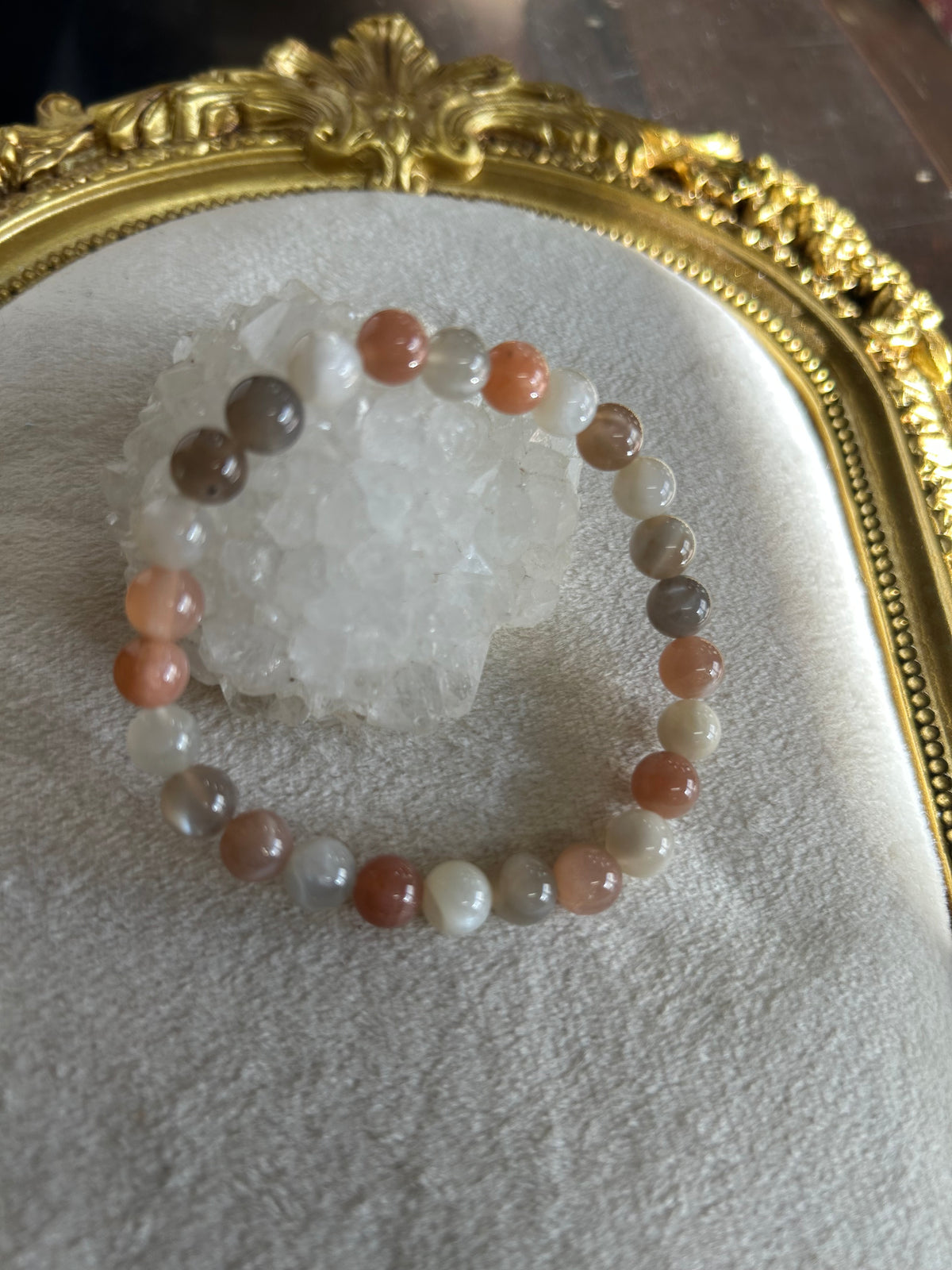 【ブレスレット】送料無料　「太陽と月をひとつに宿す、やさしいお守り」 サンムーンストーン（インド産）6.5~7mm ブレスレット　n402