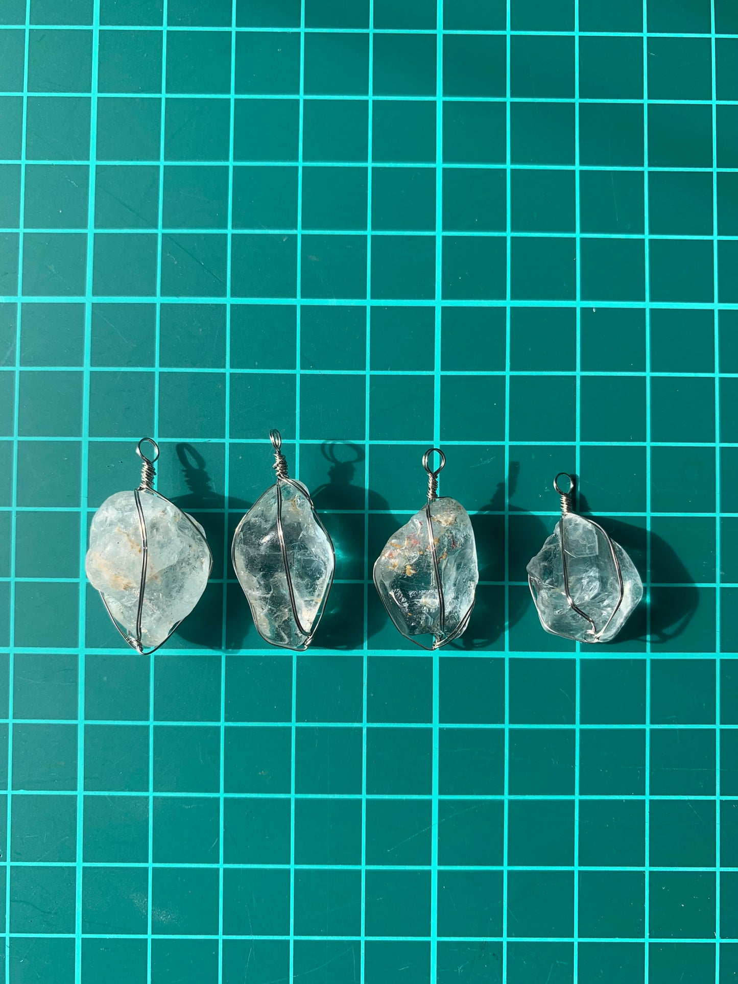 【原石パーツ】11月誕生石・ブルートパーズ　シルバーワイヤー巻き　4個セット　n306