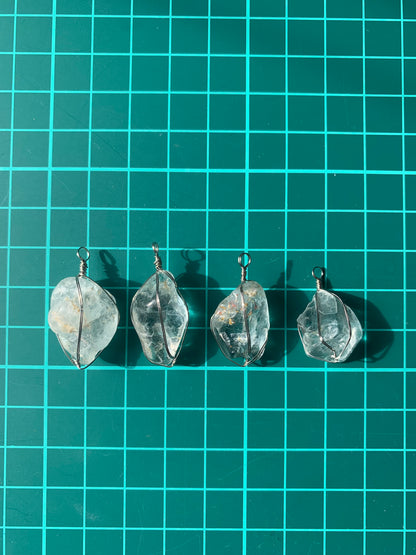 【原石パーツ】11月誕生石・ブルートパーズ　シルバーワイヤー巻き　4個セット　n306