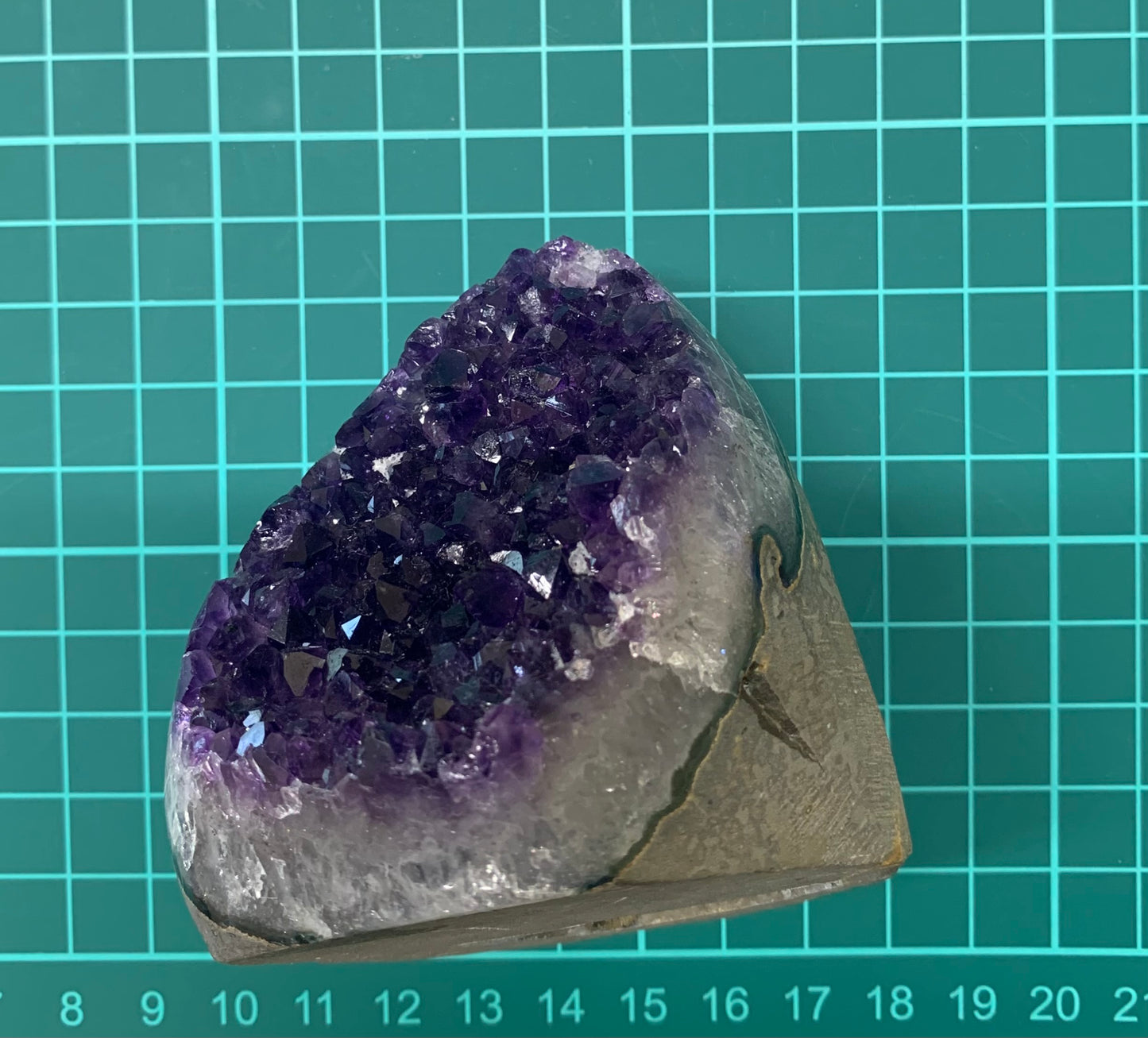 手のひらサイズの【アメジストドーム】深い癒しと浄化の力 n264