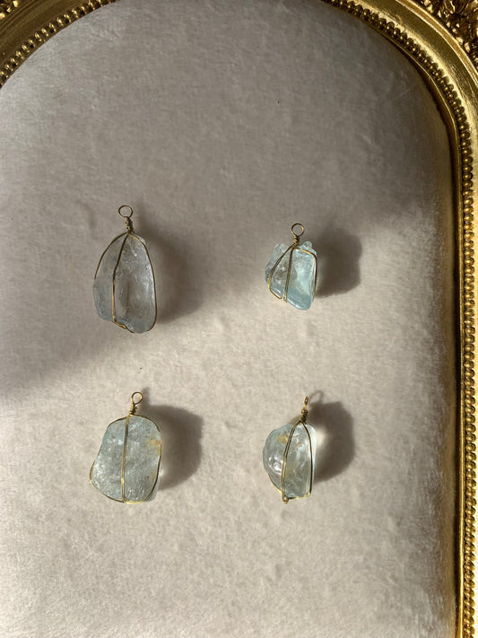 【原石パーツ】11月誕生石ブルートパーズ　ゴールドワイヤー巻き　4個セット　n305