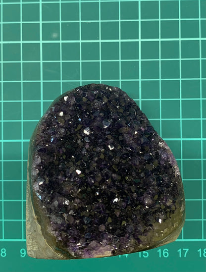 手のひらサイズの【アメジストドーム】深い癒しと浄化の力 n265