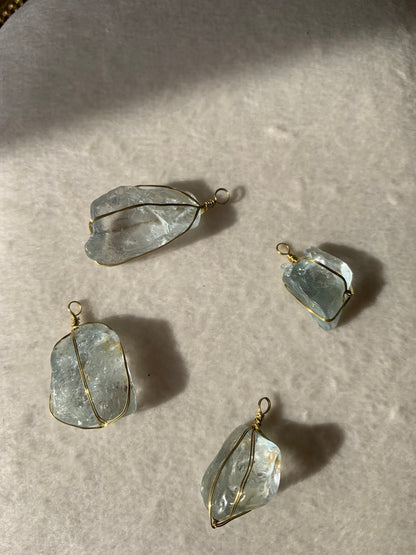 【原石パーツ】11月誕生石ブルートパーズ　ゴールドワイヤー巻き　4個セット　n305