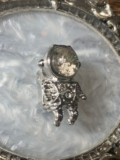【宇宙飛行士パーツ付き】ガーデンクォーツ　チェーンを通せばネックレスにも　n298