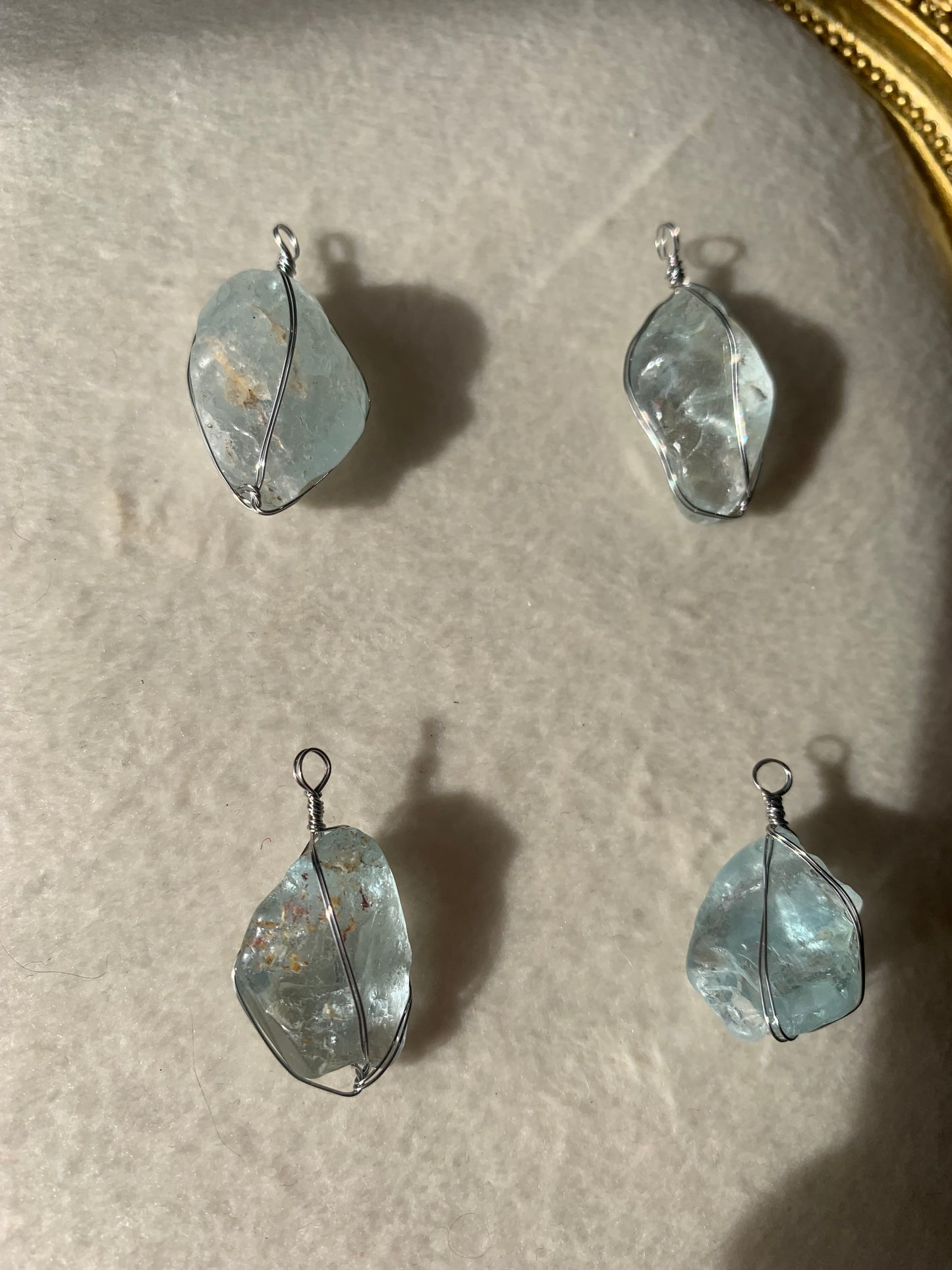 【原石パーツ】11月誕生石・ブルートパーズ　シルバーワイヤー巻き　4個セット　n306