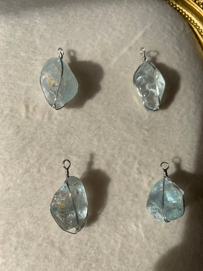 【原石パーツ】11月誕生石・ブルートパーズ　シルバーワイヤー巻き　4個セット　n306