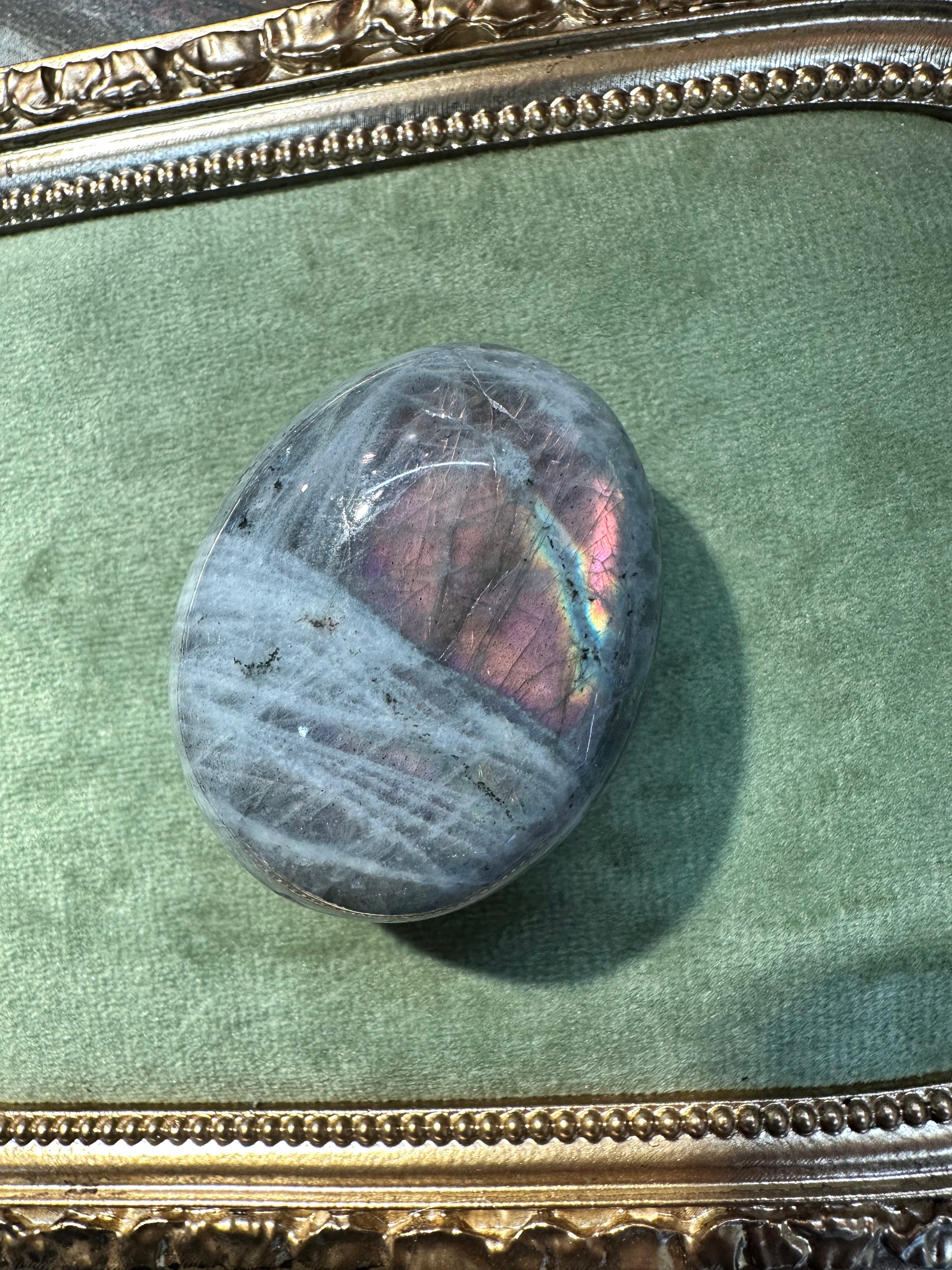 Kaya様✴︎ラブラドライト.ピーチムーン.ブルーライラックカービング Kaya様✴︎ラブラドライト.ピーチムーン.ブルーライラックカービング