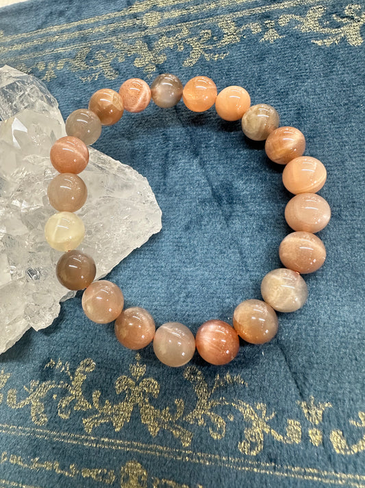 【ブレスレッド】　送料無料　「太陽と月をひとつに宿す、やさしいお守り」 サンムーンストーン（インド産）9mm ブレスレット　n353