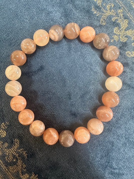 【ブレスレッド】　送料無料　「太陽と月をひとつに宿す、やさしいお守り」 サンムーンストーン（インド産）9mm ブレスレット　n358