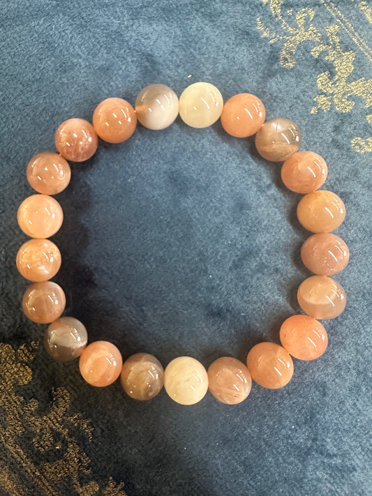 【ブレスレッド】　送料無料　「太陽と月をひとつに宿す、やさしいお守り」 サンムーンストーン（インド産）9mm ブレスレット　n359