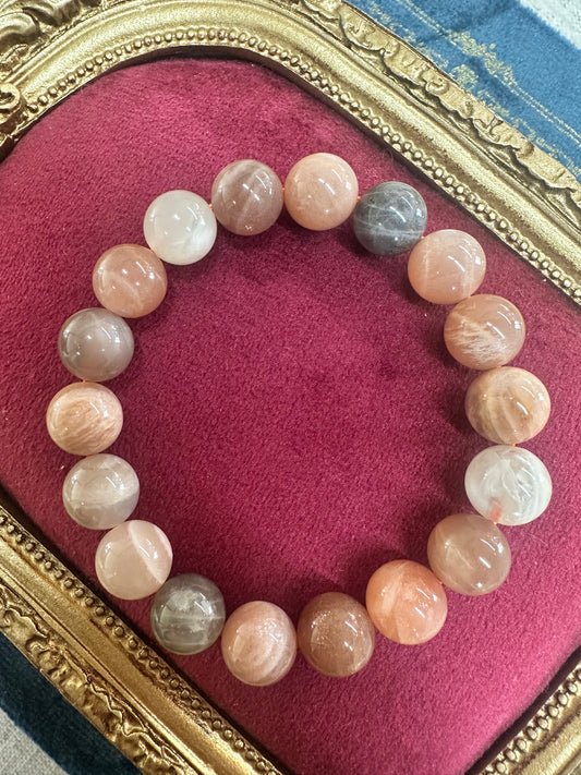 【ブレスレッド】　送料無料　「太陽と月をひとつに宿す、やさしいお守り」 サンムーンストーン（インド産）【11mm】 ブレスレット　n360