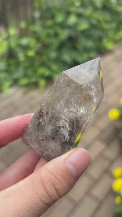 【自然の庭を閉じ込めた】虹入りガーデンクォーツ（ブラジル産）n397